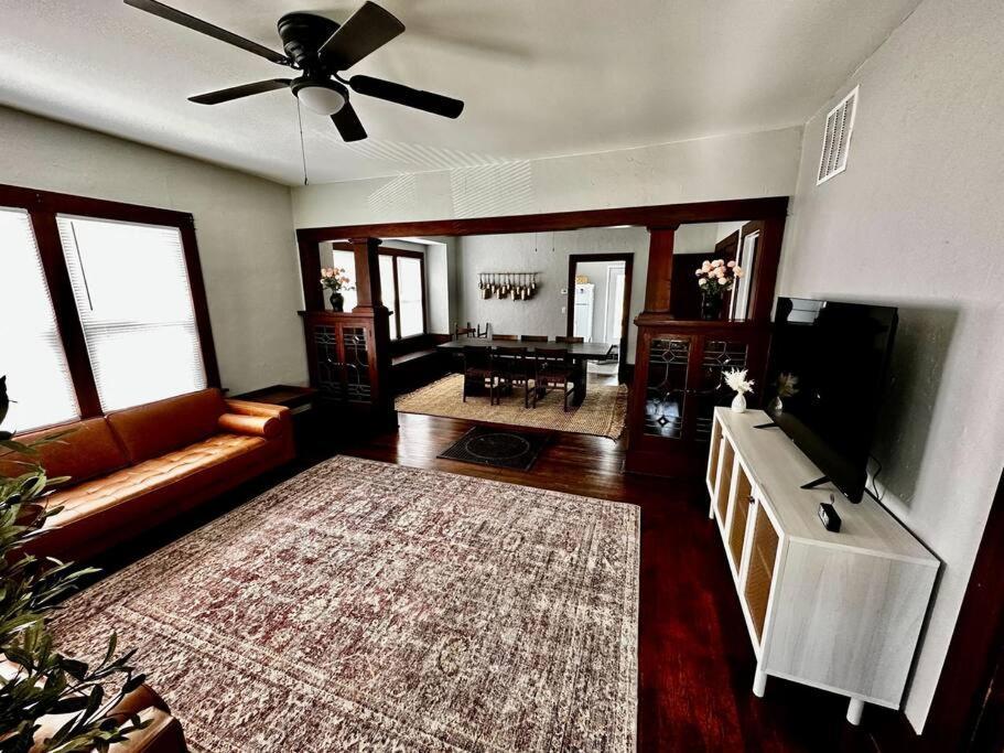 Mrs. Hughes Cottage - 2 Bedroom House W/ Parking Hamilton Εξωτερικό φωτογραφία