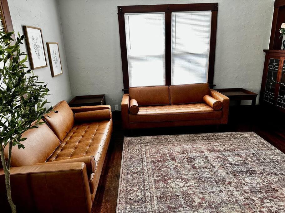 Mrs. Hughes Cottage - 2 Bedroom House W/ Parking Hamilton Εξωτερικό φωτογραφία